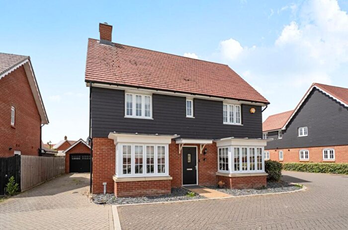 4 Bedroom Detached House For Sale In Hilda Close, Great Denham, Bedford, MK40