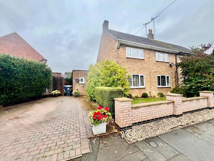 4 Bedroom Semi-Detached House For Sale In Underwood Road, Rothwell, NN14