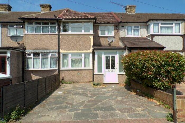 2 Bedroom Property To Rent In Diban Avenue, Hornchurch, RM12