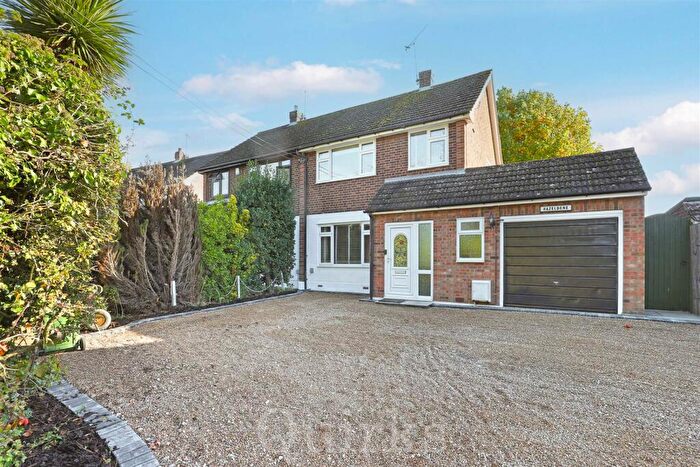 3 Bedroom Semi-Detached House For Sale In Tye Common Road, Billericay, CM12