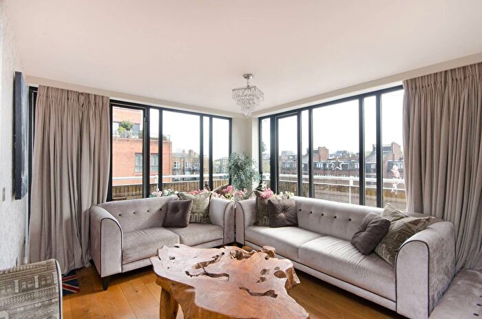 3 Bedroom Flat To Rent In Chesterton Square, South Kensington, London, W8