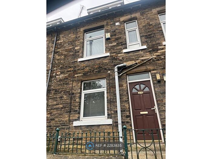 3 Bedroom Terraced House To Rent In Carr St, Bradford, BD5