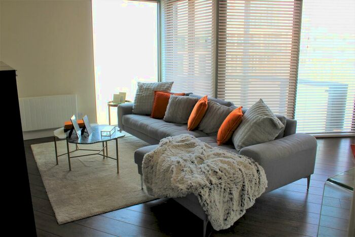 2 Bedroom Apartment To Rent In City Road, London, EC1V