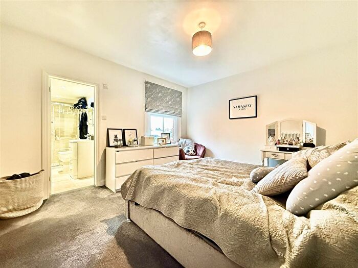 3 Bedroom Semi-Detached House For Sale In Baysham Street, Hereford, HR4 - Photo 12