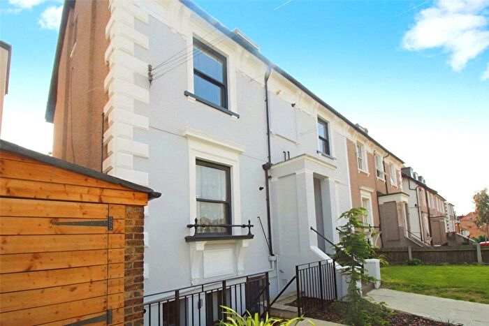 1 Bedroom Flat To Rent In Holmesdale Road, London, SE25