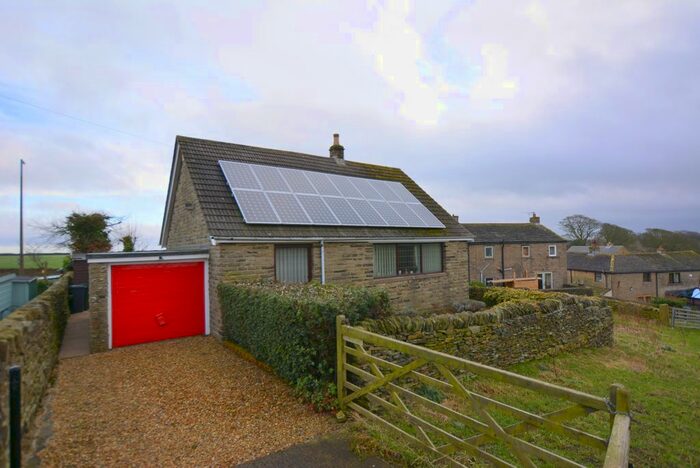 2 Bedroom Detached Bungalow For Sale In Huddersfield Road, Ingbirchworth, Penistone, Sheffield S36