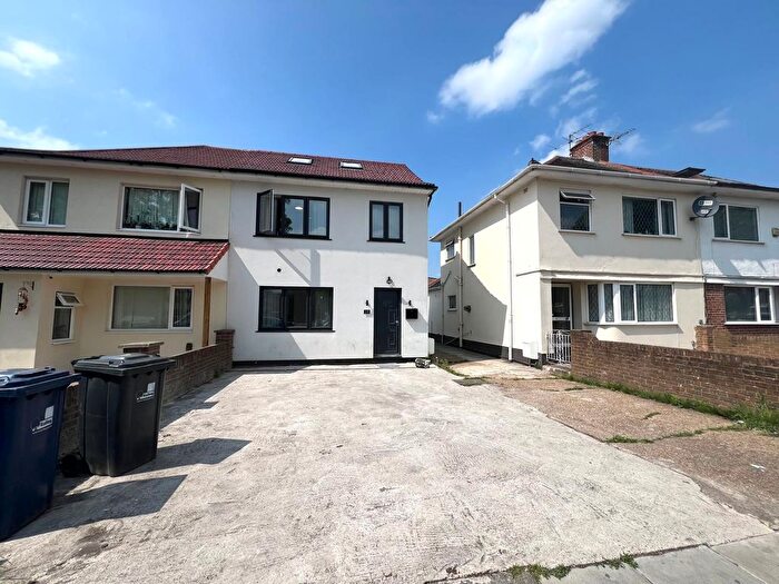 6 Bedroom End Of Terrace House To Rent In Hughenden Gardens, Northolt, UB5
