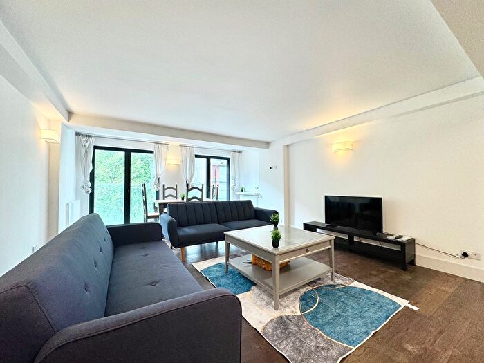 2 Bedroom Flat To Rent In Putney Bridge Road, London, SW15