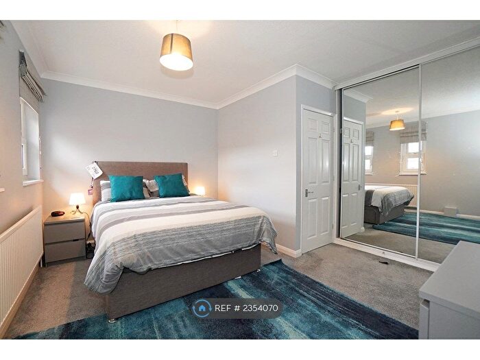 2 Bedroom Flat To Rent In Ashburnham Road, Bedford, MK40