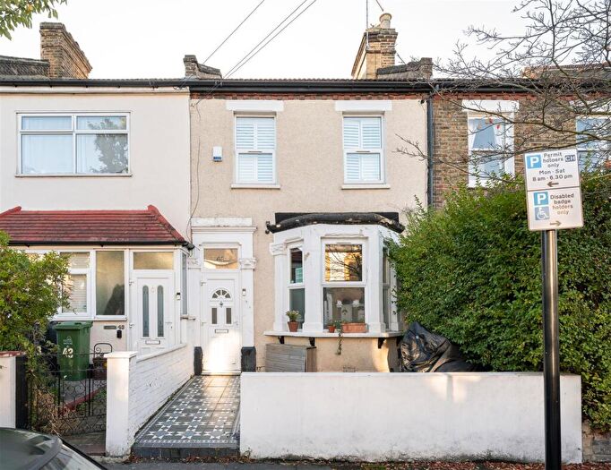 2 Bedroom Flat For Sale In Ramsay Road, Forest Gate, E7