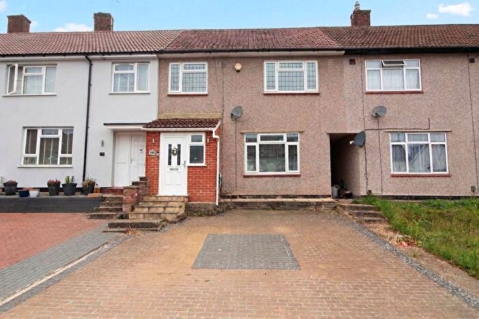 3 Bedroom Terraced House For Sale In Prestwick Road, South Oxhey, WD19