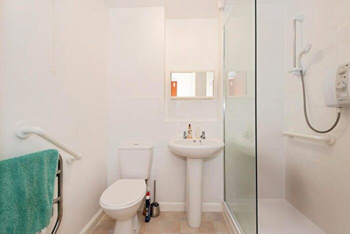 1 Bedroom Flat For Sale In Holly Court, Belmont Road, Leatherhead, Surrey, KT22