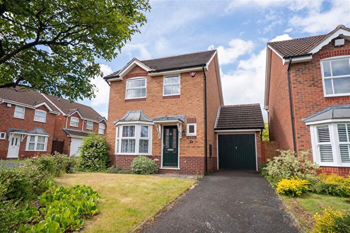 3 Bedroom End Of Terrace House For Sale In Cranford Grove, Solihull, B91