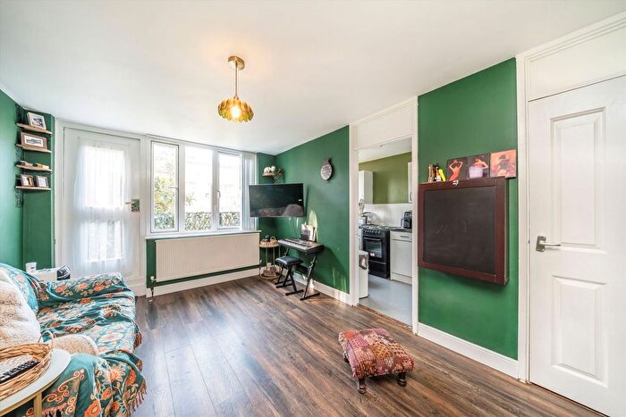 1 Bedroom Flat To Rent In Woolstaplers Way, London, SE16