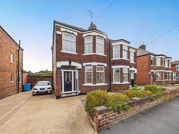 3 Bedroom Semi-detached House For Sale In Norland Avenue, Hull, HU4