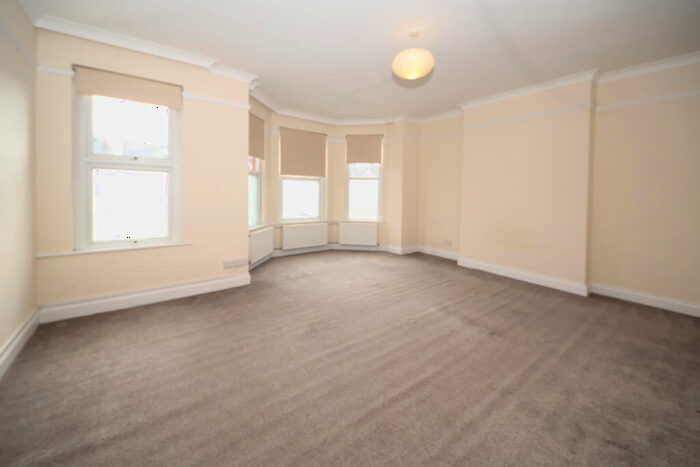 1 Bedroom Semi-Detached House To Rent In Brownlow Road, London, N11