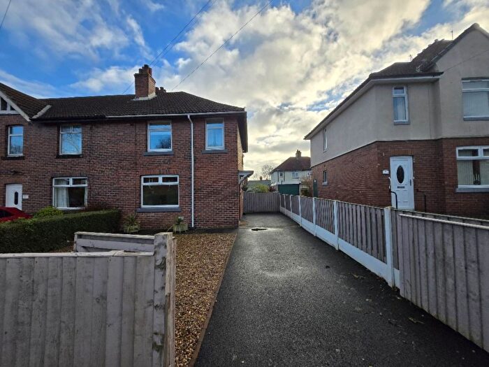 3 Bedroom End Of Terrace House To Rent In Castle Mount, Dewsbury, WF12