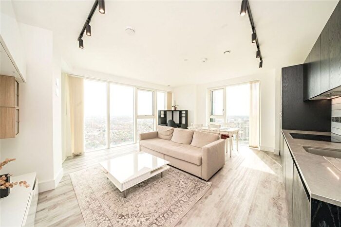 2 Bedroom Flat To Rent In Portal Way, North Acton, W3