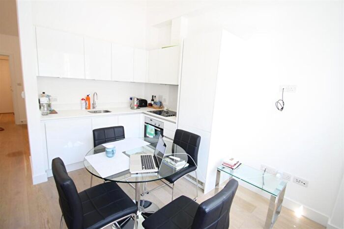 Flat To Rent In Sail Loft Court, Dod Street, London, E14