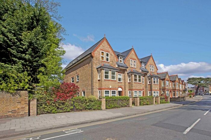 2 Bedroom Apartment To Rent In St. Leonards Road Windsor, SL4
