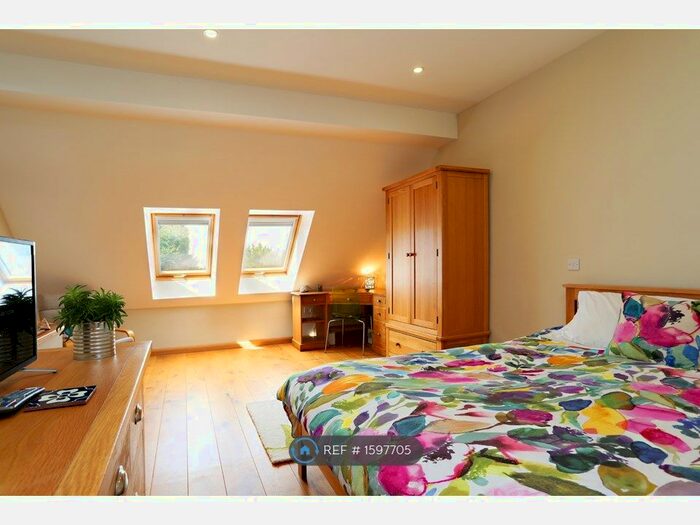 3 Bedroom Semi-Detached House To Rent In The Mews, Wells, BA5