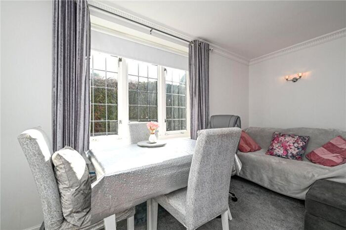 2 Bedroom Apartment To Rent In Rosslyn Park, Weybridge, KT13