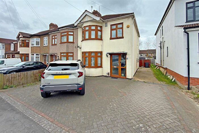 3 Bedroom End Terrace House For Sale In Southdown Road, Hornchurch, RM11