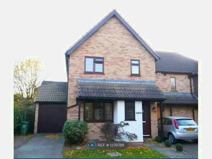 3 Bedroom Semi-Detached House To Rent In The Lindens, Langdon Hills, Basildon, SS16