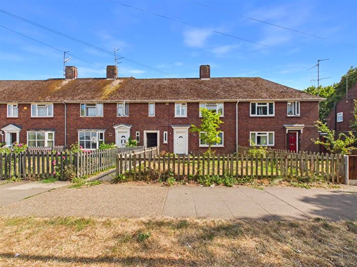 3 Bedroom Terraced House For Sale In Thame Road, Aylesbury, Buckinghamshire, HP21