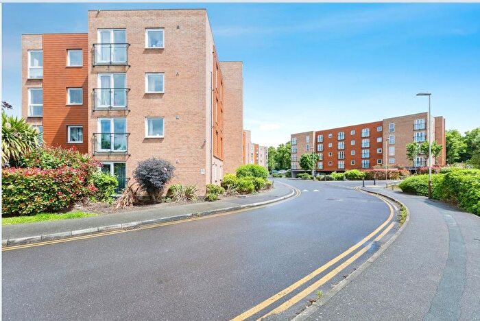 2 Bedroom Flat To Rent In Pavilion Close, Leicester, LE2