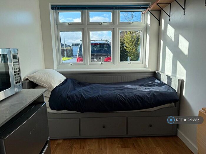 Studio To Rent In Tower Road, Portishead, Bristol, BS20