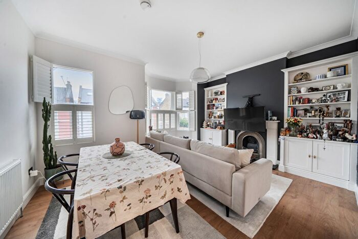 3 Bedroom Flat For Sale In Lausanne Road, Crouch End, London, N8