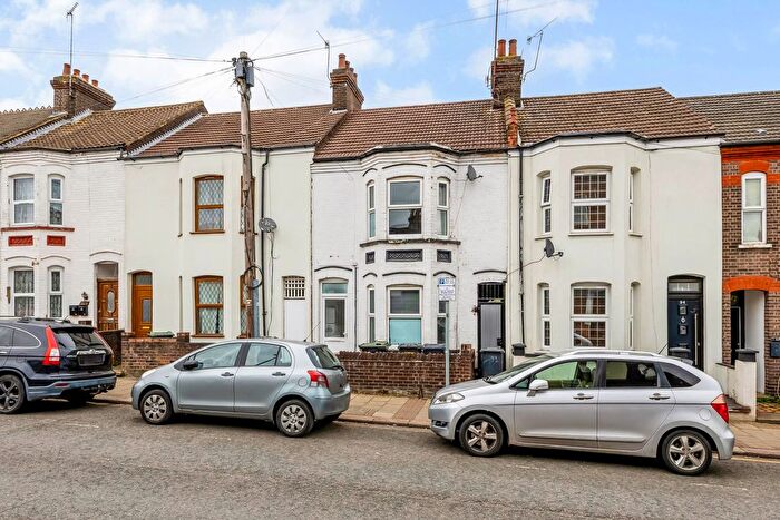 4 Bedroom Terraced House For Sale In Crawley Road, Luton, LU1