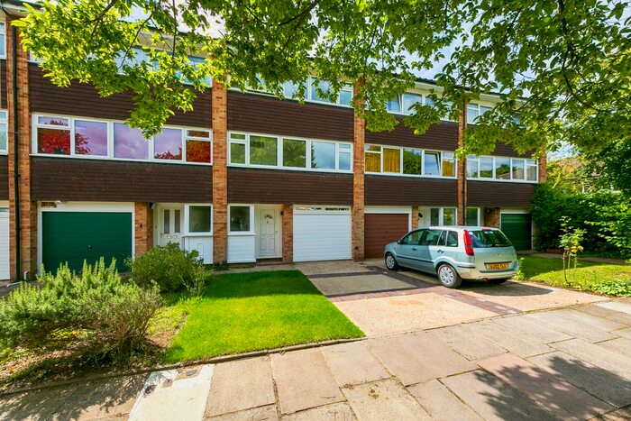 5 Bedroom Town House To Rent In Perryfield Way, Richmond, TW10