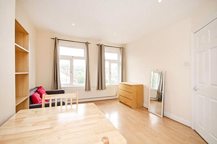 2 Bedroom Flat To Rent In Finchley Road, Temple Fortune, NW11