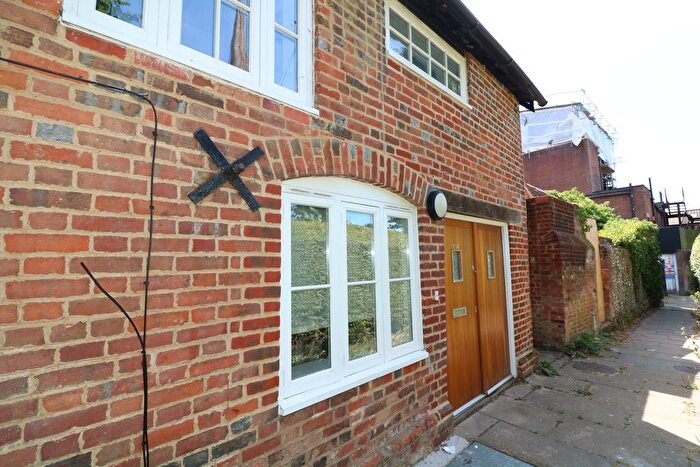 2 Bedroom Cottage To Rent In High Street, Dorking, RH4