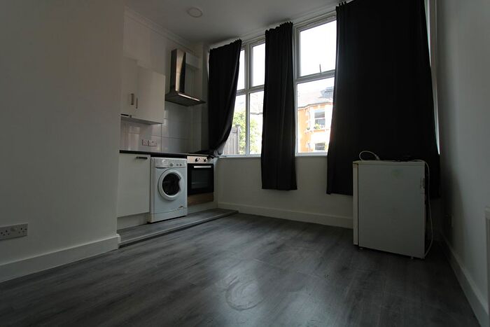 Studio To Rent In Lillie Road, London, SW6