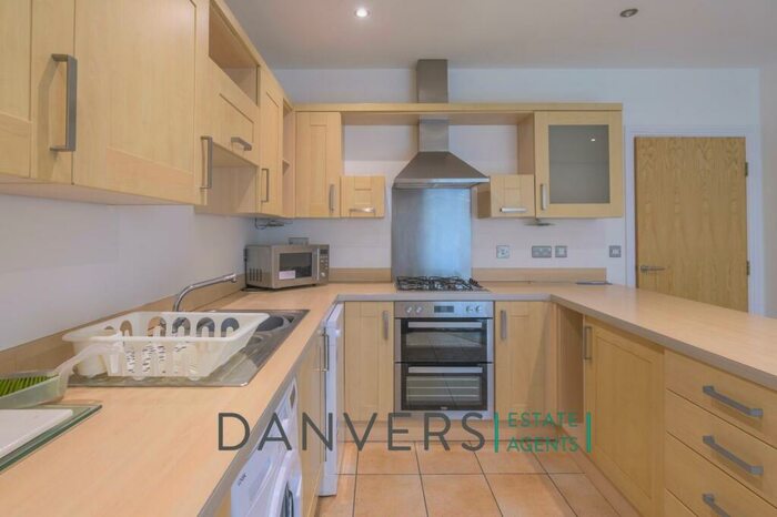 4 Bedroom Semi-Detached House To Rent In Helmdon Road, Freemans Meadow, LE2