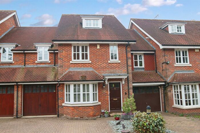 4 Bedroom Town House For Sale In The Lawns, Shenley, WD7