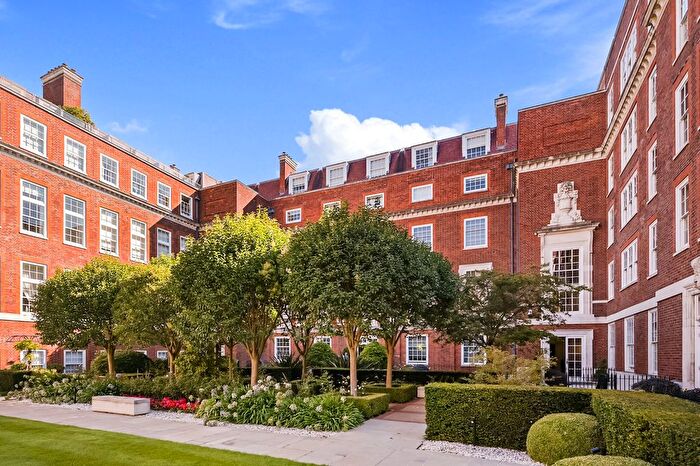 3 Bedroom Flat To Rent In Duchess Of Bedfords Walk, London, W8