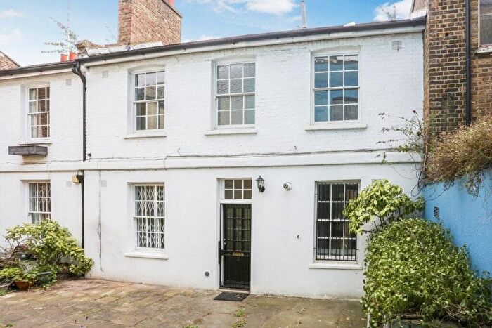 2 Bedroom Mews To Rent In Rossmore Close, Rossmore Road, NW1