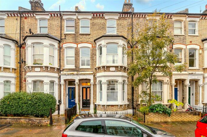 2 Bedroom Apartment To Rent In Almeric Road, London, Uk, SW11