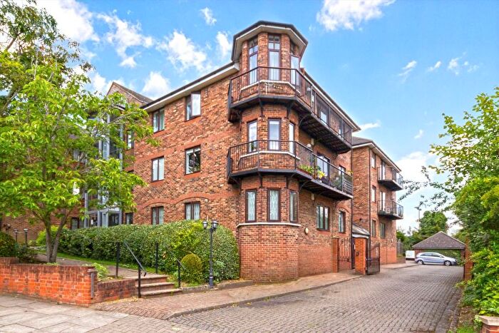 2 Bedroom Flat To Rent In Park View Road, Ealing, W5