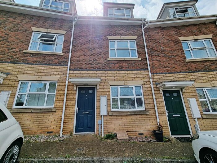 3 Bedroom Terraced House To Rent In The Crescent, Wellingborough, NN8