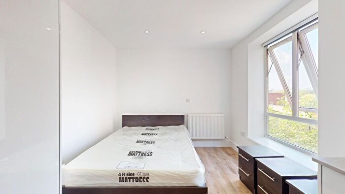 Studio To Rent In Kilburn High Road, London, NW6