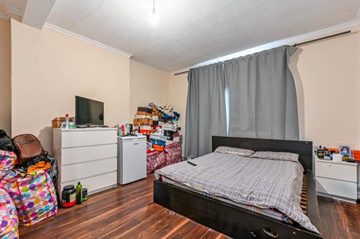 3 Bedroom Flat For Sale In Green Lanes, Finsbury Park, London, N4