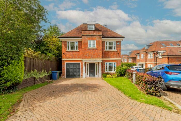 6 Bedroom Detached House To Rent In Bramley Close, London, NW7