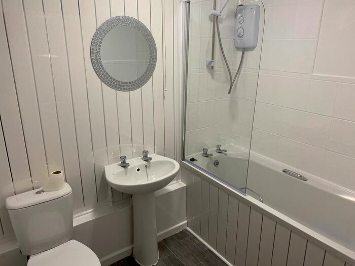 1 Bedroom Flat To Rent In Park Road South, Prenton CH43