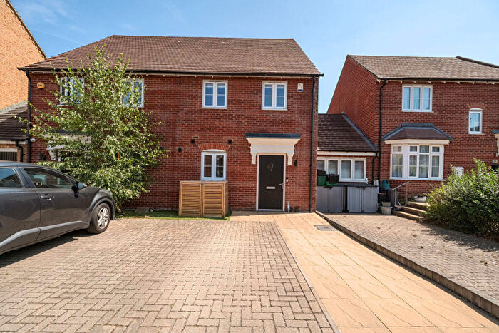 3 Bedroom Semi Detached House For Sale In Waratah Drive, Chislehurst, BR7