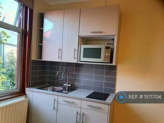 Studio To Rent In Palmerston Road, London, N22